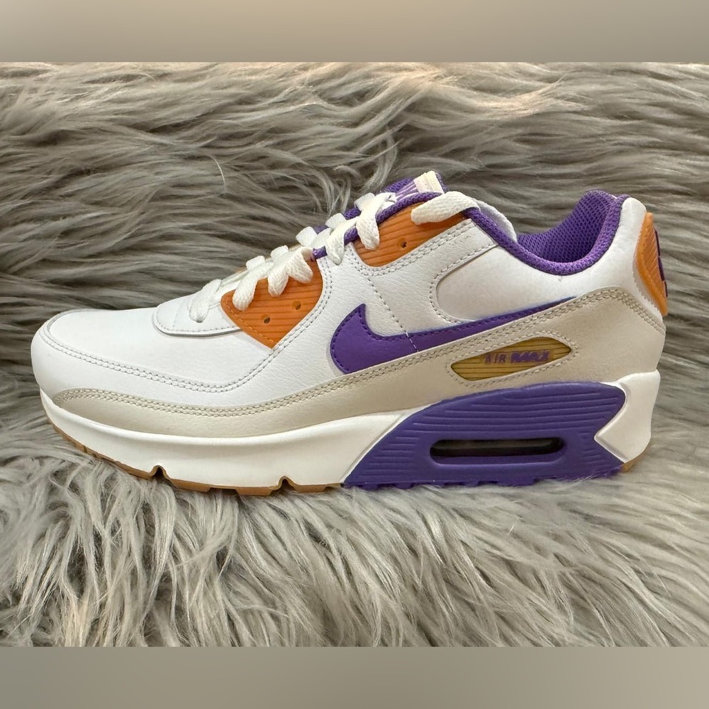 Nike (GS) Nike Air Max 90 Leather
'White Action Grape' DV3607-103. New